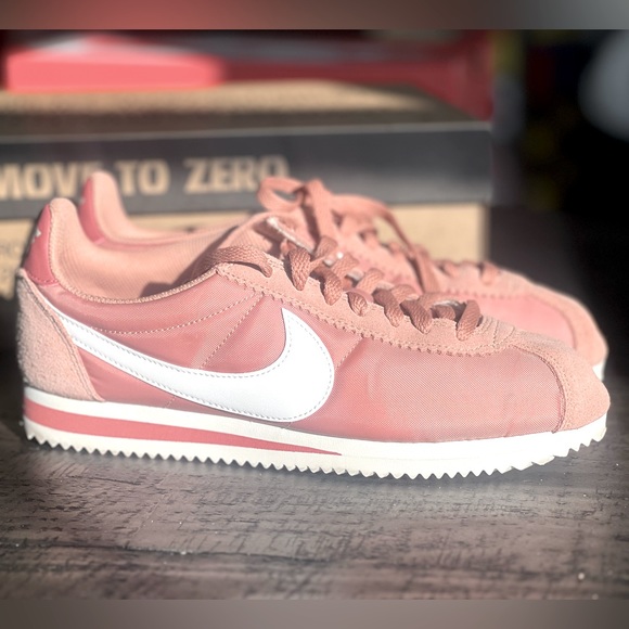 Nike Shoes - Rare Pink Nike Cortez 💖